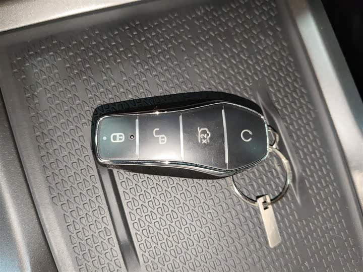 Фото 8 - BYD Yuan Up