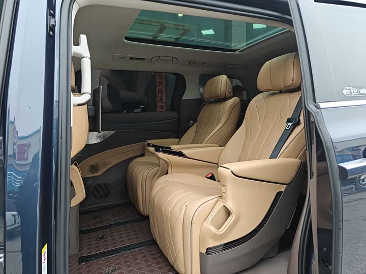 Фото 8 - Denza D9