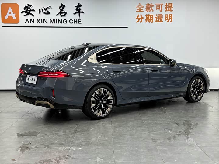 Фото 3 - BMW 5 Series