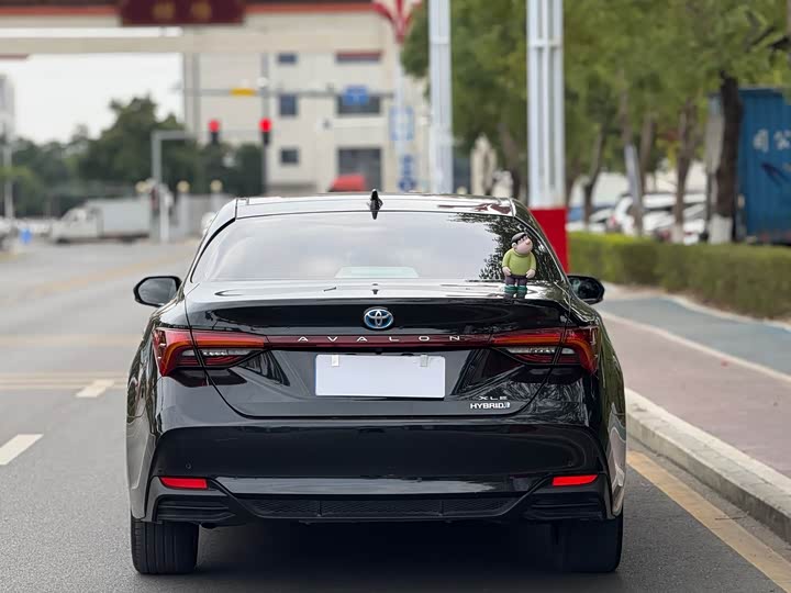 Фото 8 - Toyota Avalon