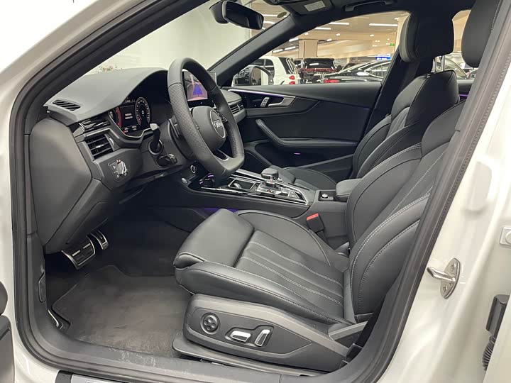 Фото 8 - Audi A4L