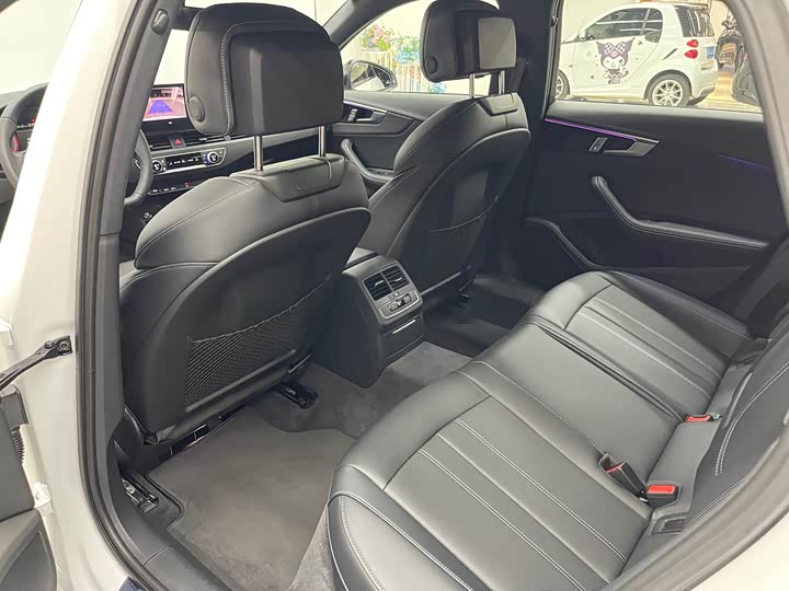 Фото 9 - Audi A4L