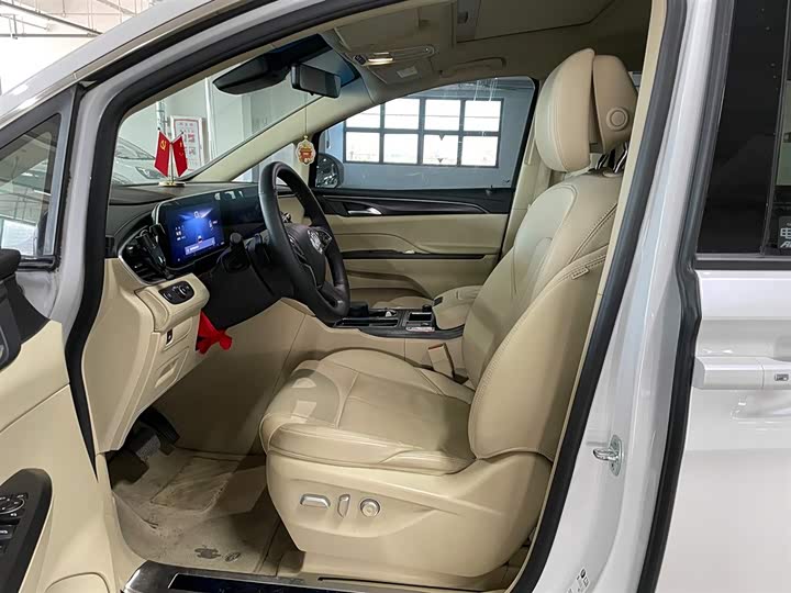 Фото 8 - Buick GL8 ES