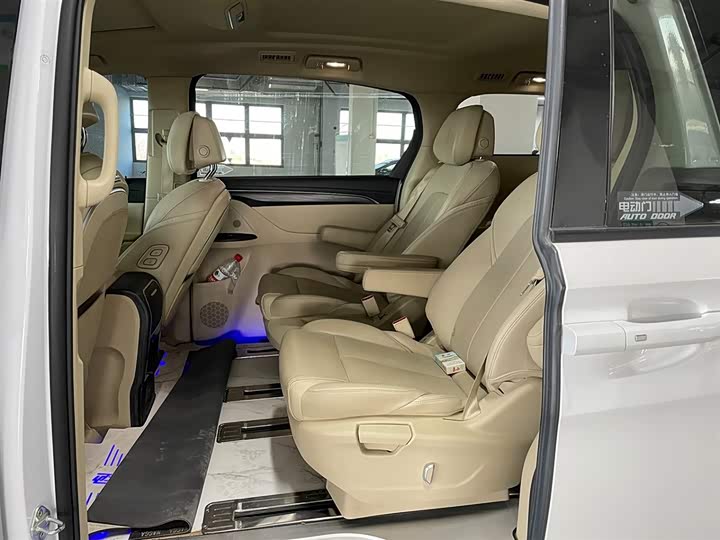 Фото 9 - Buick GL8 ES