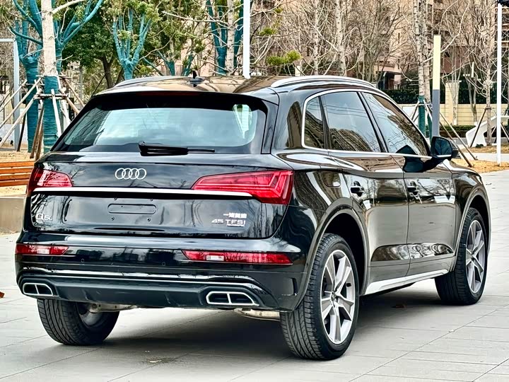 Фото 4 - Audi Q5L