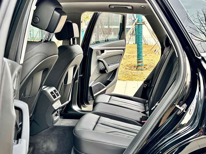 Фото 8 - Audi Q5L