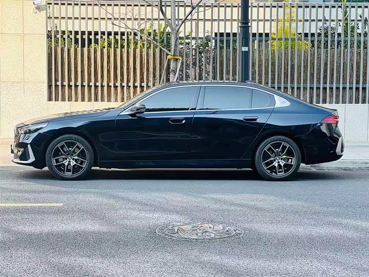 Фото 2 - BMW 5 Series