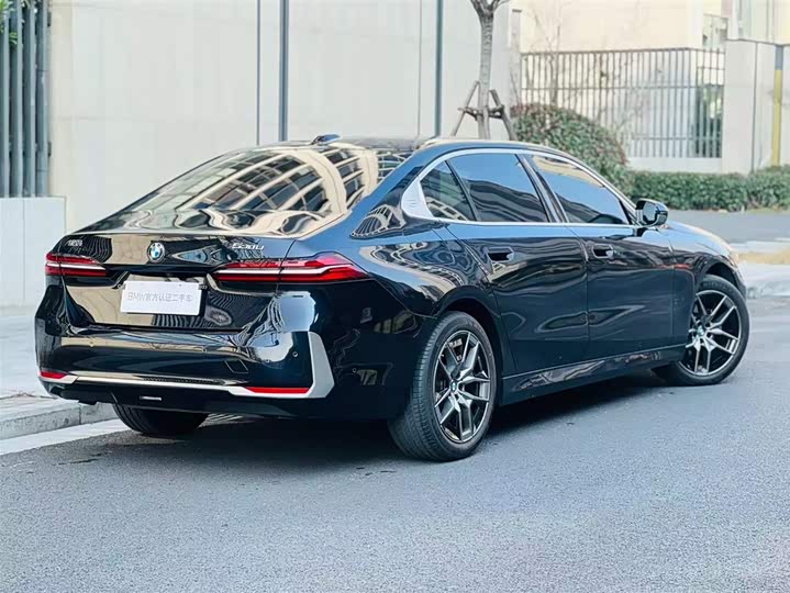 Фото 3 - BMW 5 Series