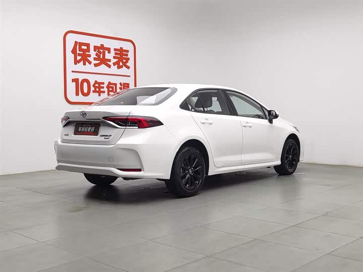 Фото 2 - Toyota Corolla