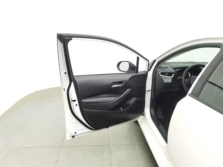 Фото 8 - Toyota Corolla