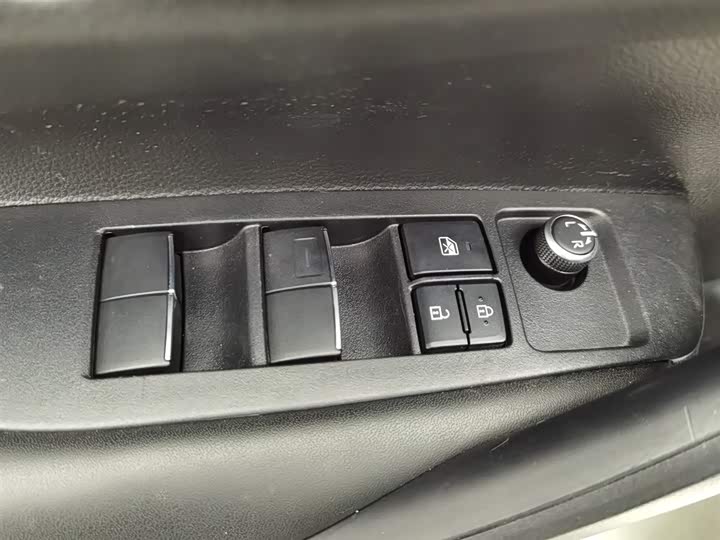 Фото 9 - Toyota Corolla