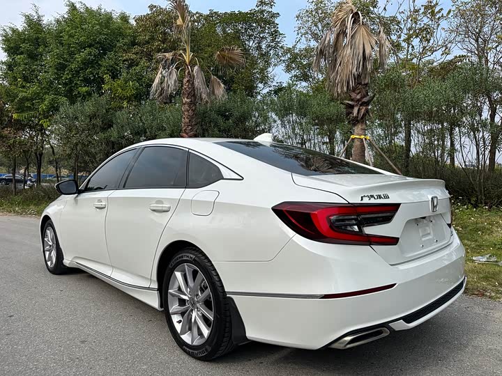 Фото 6 - Honda Accord