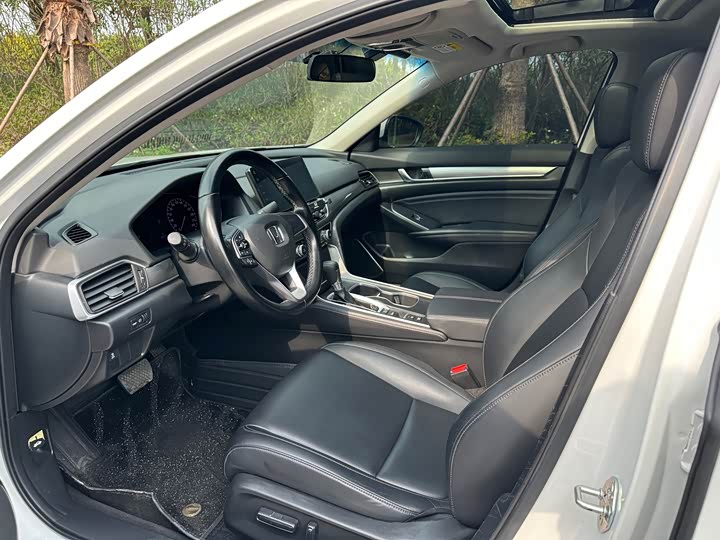 Фото 8 - Honda Accord