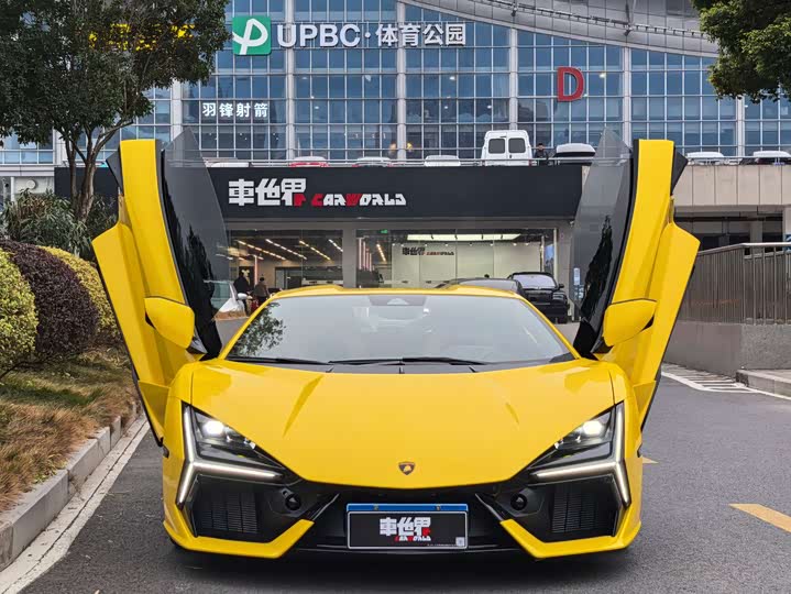 Фото 1 - Lamborghini Revuelto