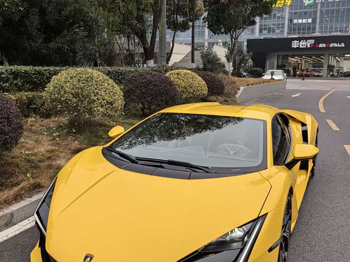 Фото 3 - Lamborghini Revuelto