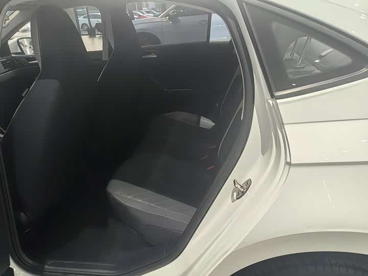 Фото 5 - Volkswagen Lavida