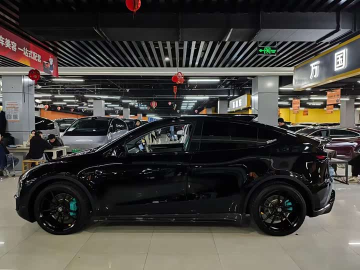 Фото 3 - Tesla Model Y