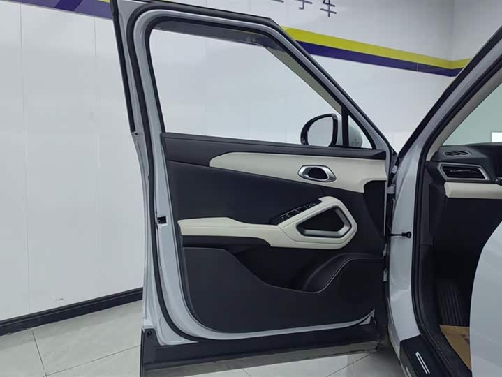 Фото 7 - BYD Yuan Up