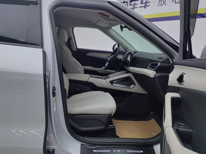 Фото 8 - BYD Yuan Up