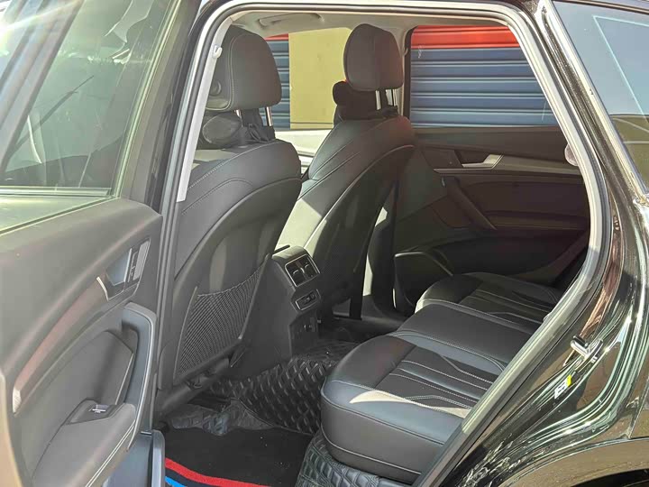 Фото 6 - Audi Q5L