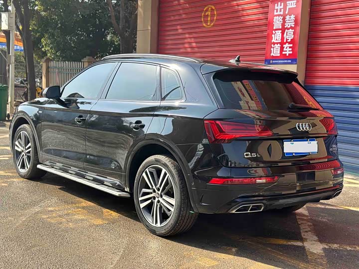 Фото 7 - Audi Q5L