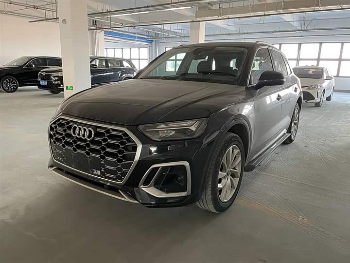 Фото 1 - Audi Q5L