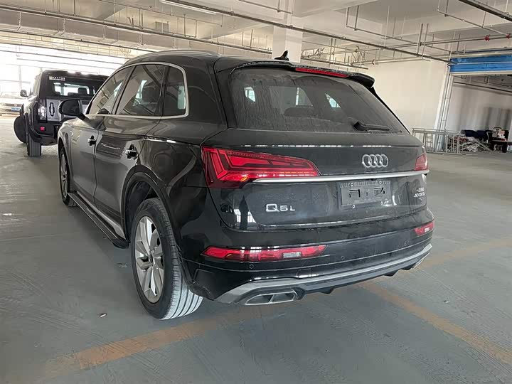 Фото 6 - Audi Q5L