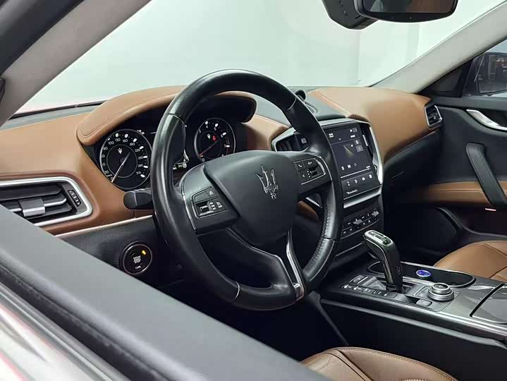 Фото 7 - Maserati Ghibli
