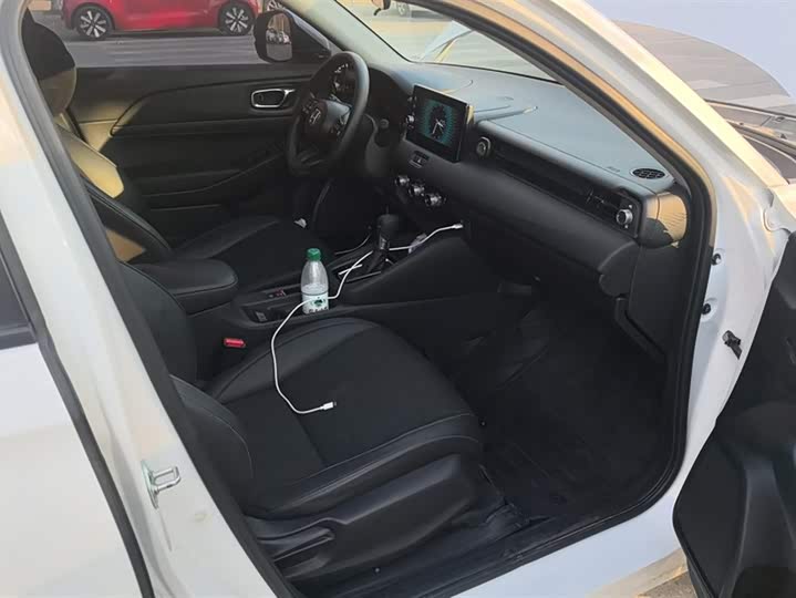 Фото 8 - Honda Vezel