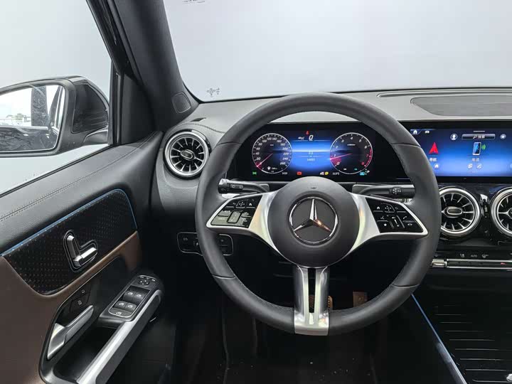 Фото 8 - Mercedes-Benz GLB-Class