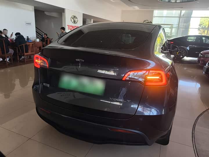 Фото 6 - Tesla Model Y