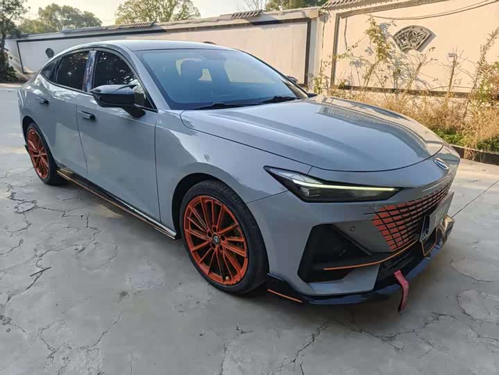 Фото 2 - Changan UNI-V