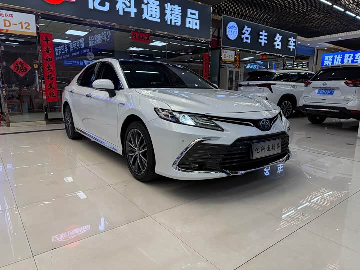 Фото 3 - Toyota Camry