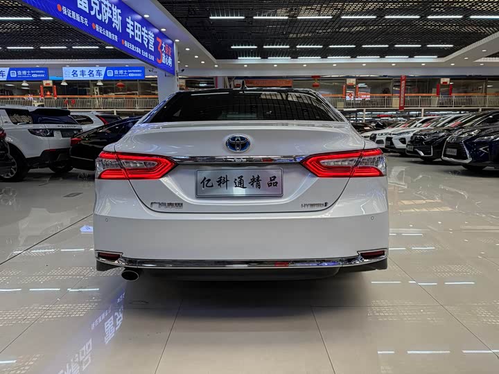 Фото 5 - Toyota Camry