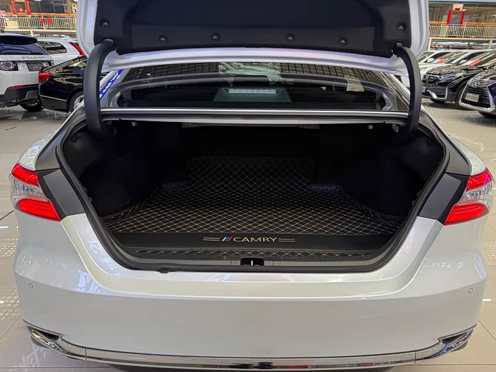 Фото 7 - Toyota Camry