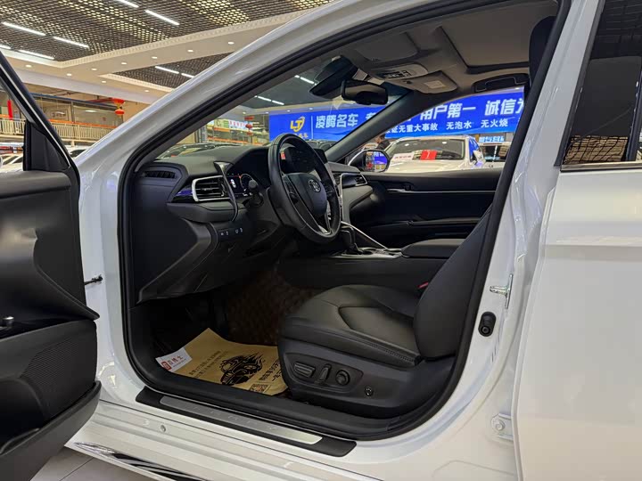 Фото 9 - Toyota Camry