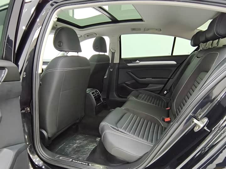 Фото 2 - Volkswagen Magotan