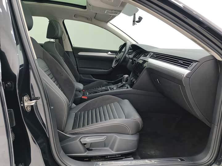 Фото 4 - Volkswagen Magotan