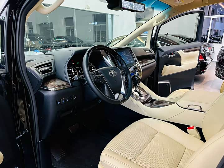 Фото 6 - Toyota Vellfire