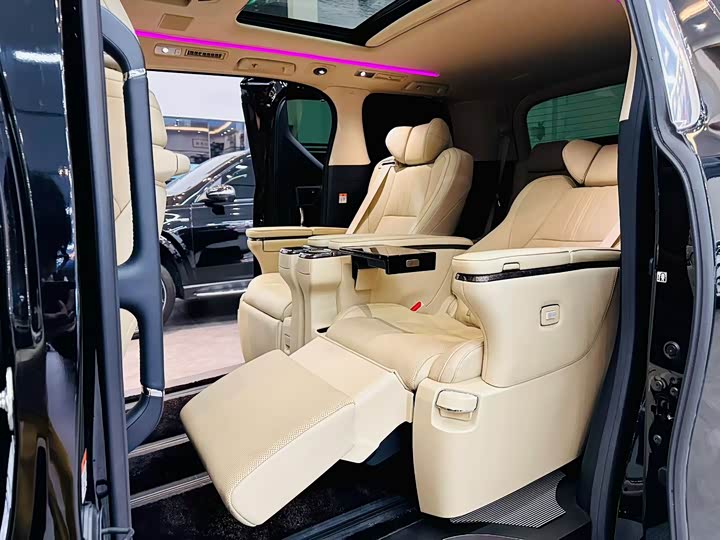 Фото 7 - Toyota Vellfire