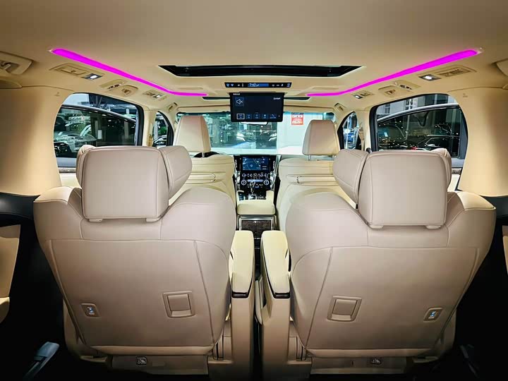 Фото 8 - Toyota Vellfire