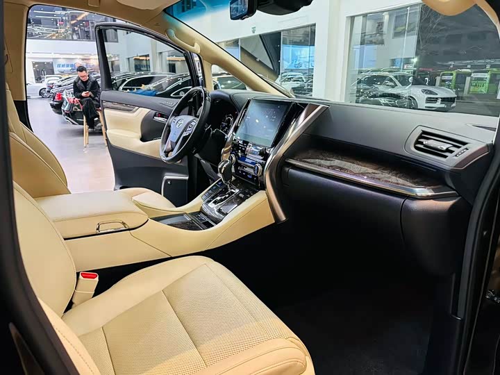 Фото 9 - Toyota Vellfire