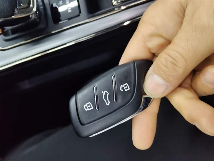 Фото 9 - Roewe RX5