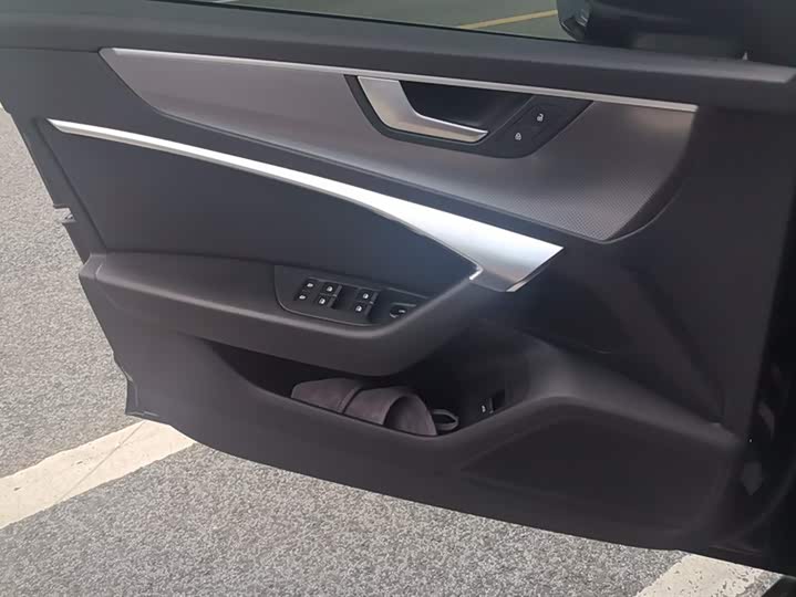 Фото 6 - Audi A6L