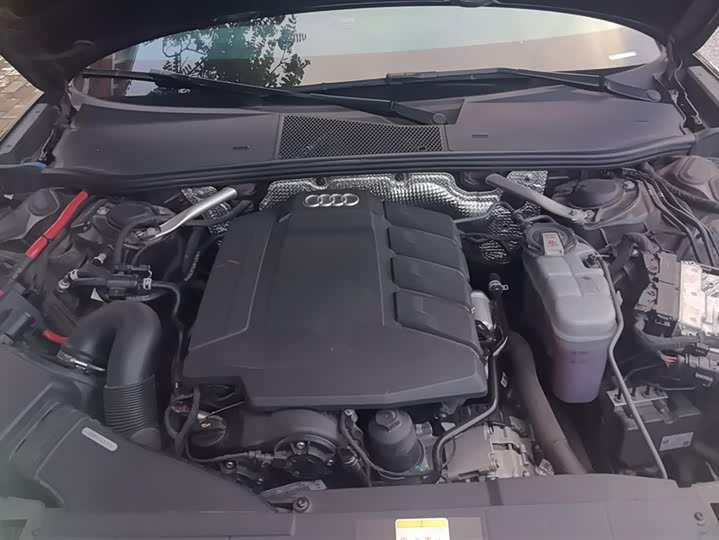 Фото 9 - Audi A6L