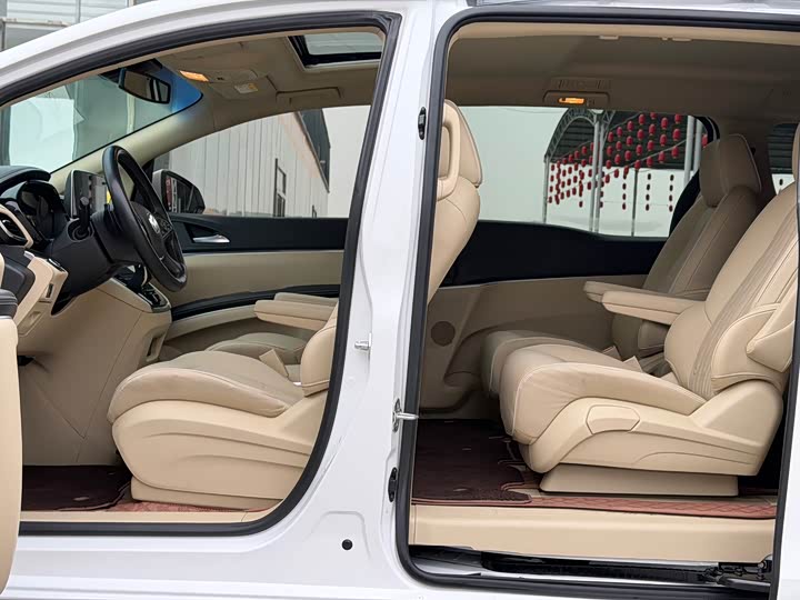 Фото 8 - Buick GL8 ES