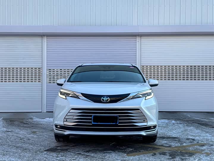 Фото 2 - Toyota Sienna