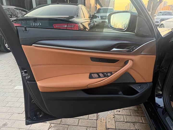 Фото 6 - BMW 5 Series