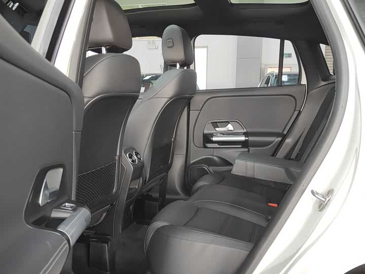 Фото 4 - Mercedes-Benz GLA-Class