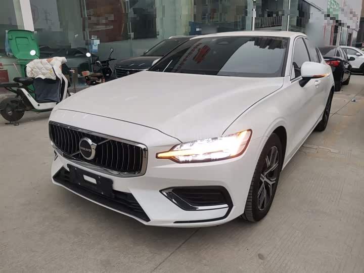 Фото 2 - Volvo S60